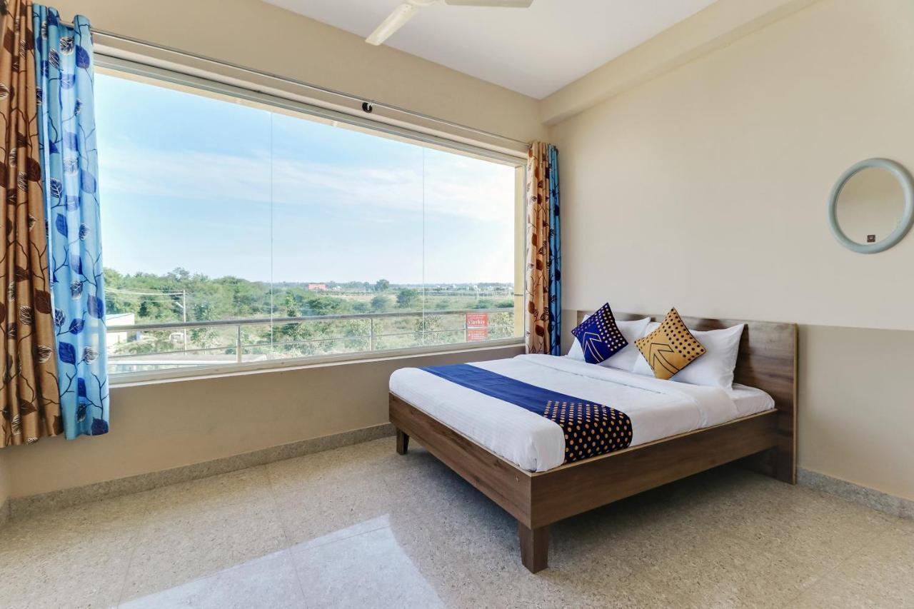 Spot On 76940 Sri Annapoorneshwari Residency Boarding & Lodging 호텔 하산 외부 사진