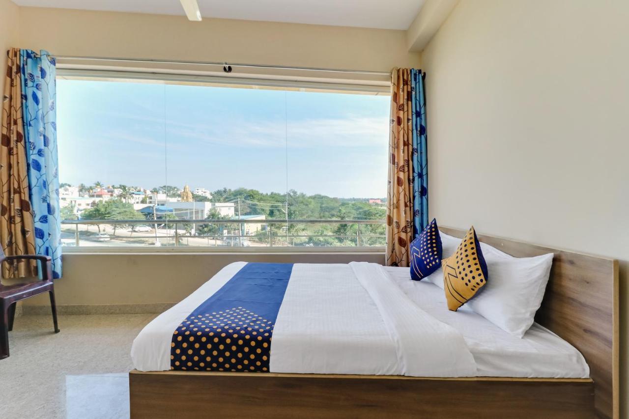 Spot On 76940 Sri Annapoorneshwari Residency Boarding & Lodging 호텔 하산 외부 사진