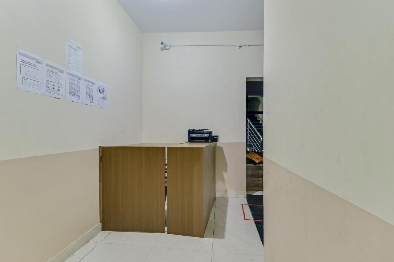 Spot On 76940 Sri Annapoorneshwari Residency Boarding & Lodging 호텔 하산 외부 사진