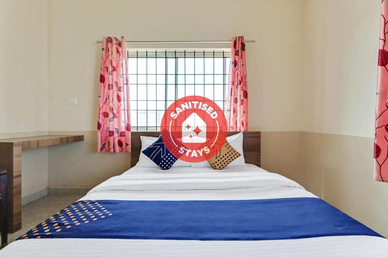 Spot On 76940 Sri Annapoorneshwari Residency Boarding & Lodging 호텔 하산 외부 사진
