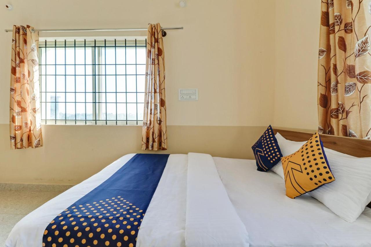 Spot On 76940 Sri Annapoorneshwari Residency Boarding & Lodging 호텔 하산 외부 사진