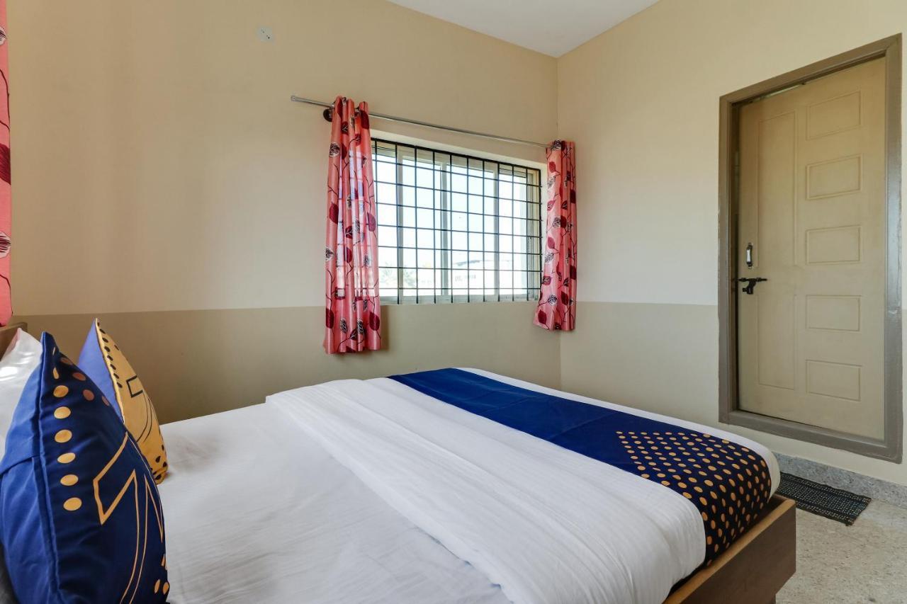 Spot On 76940 Sri Annapoorneshwari Residency Boarding & Lodging 호텔 하산 외부 사진