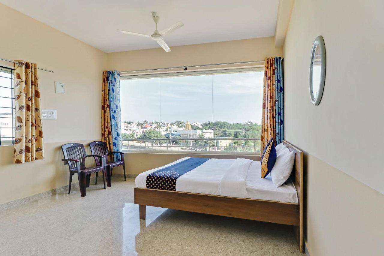 Spot On 76940 Sri Annapoorneshwari Residency Boarding & Lodging 호텔 하산 외부 사진